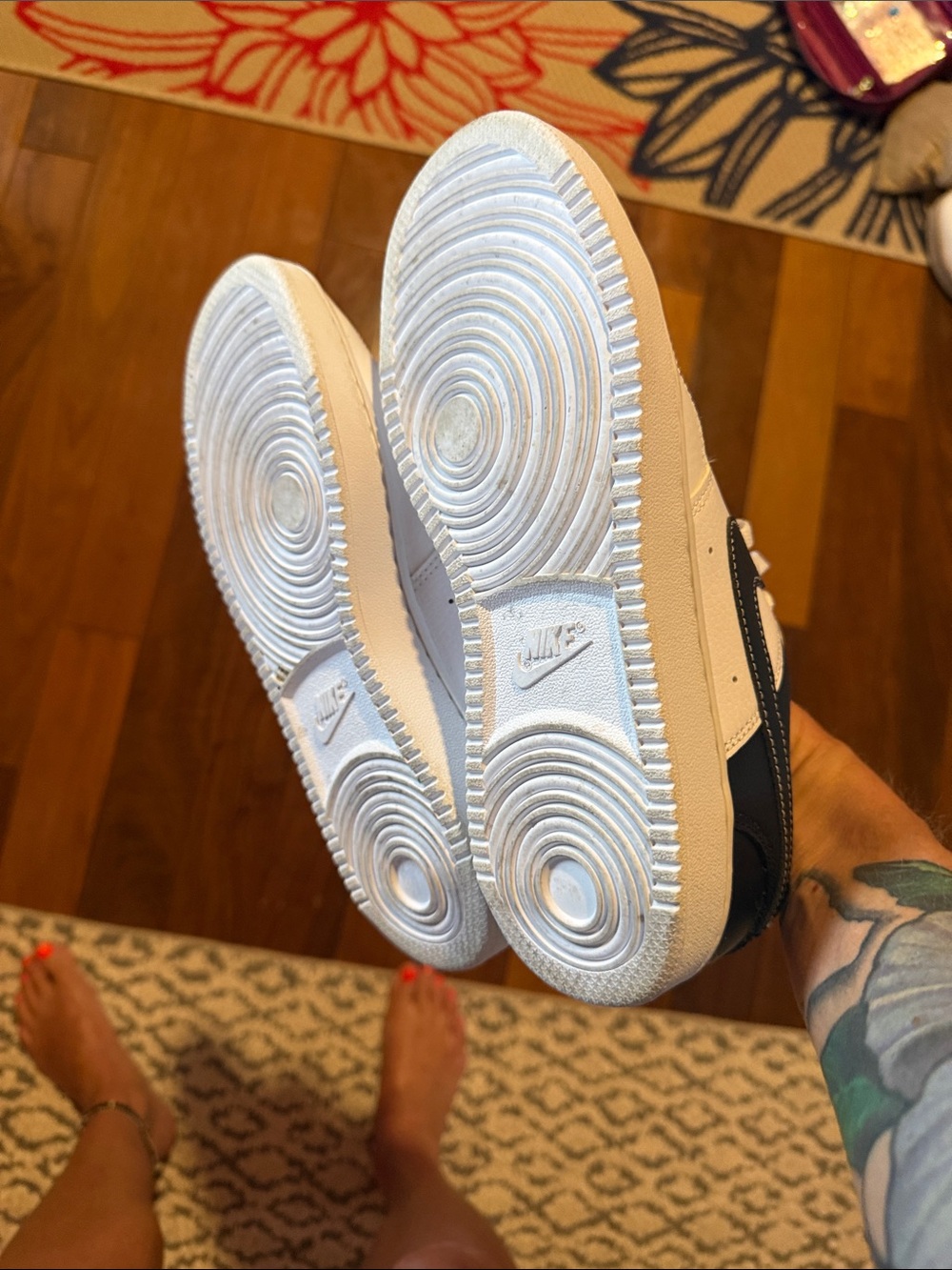 Nike White and Black Low-Top Athletic Sneakers - Picture 4 of 4